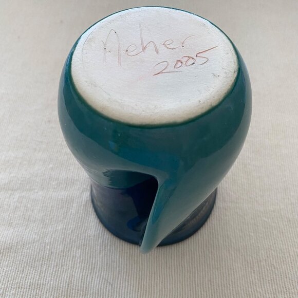 2005 Neher Clay In Motion Hand Warmer Pottery Mug Right Handed Signed Blue Green - Picture 8 of 8